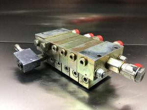 Liebherr Verteilerblock